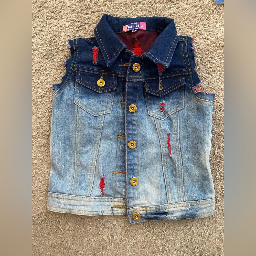 Beautiful Ombré Jean Vest W/Red Distress| pockets with gold buttons NWOT